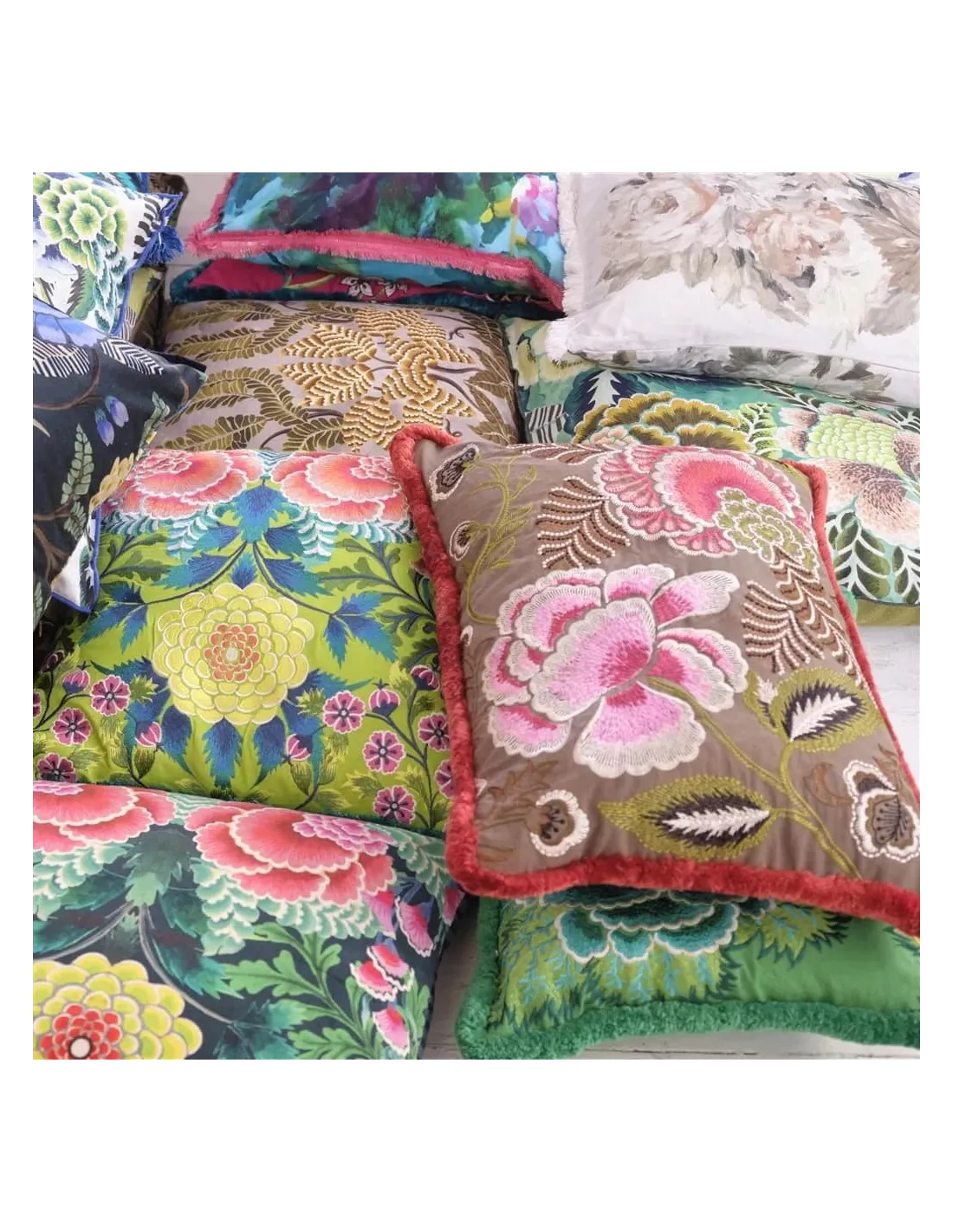 Coussin Brocart Decoratif Embroidered Sepia, Designers Guild – Image 3